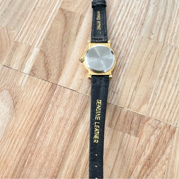 Vintage Oleg Cassini ladies gold tone black leather watch NEW BATTERY main image 10